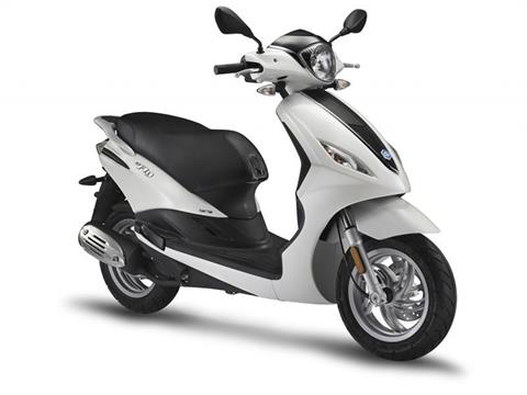 2017 Piaggio FLY 150 3V in Seaside, California