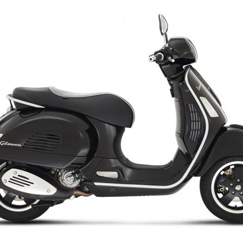 2017 Vespa GTS 300 Super ABS in Seaside, California